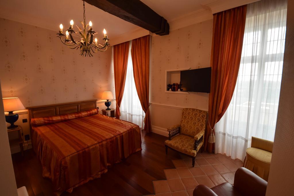 Bed and Breakfast Domaine De La Rocque Liorac-sur-Louyre Екстер'єр фото